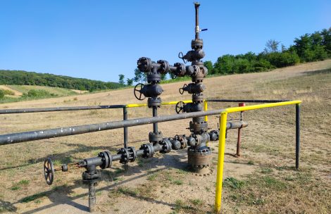 Single natural gas pumping station.